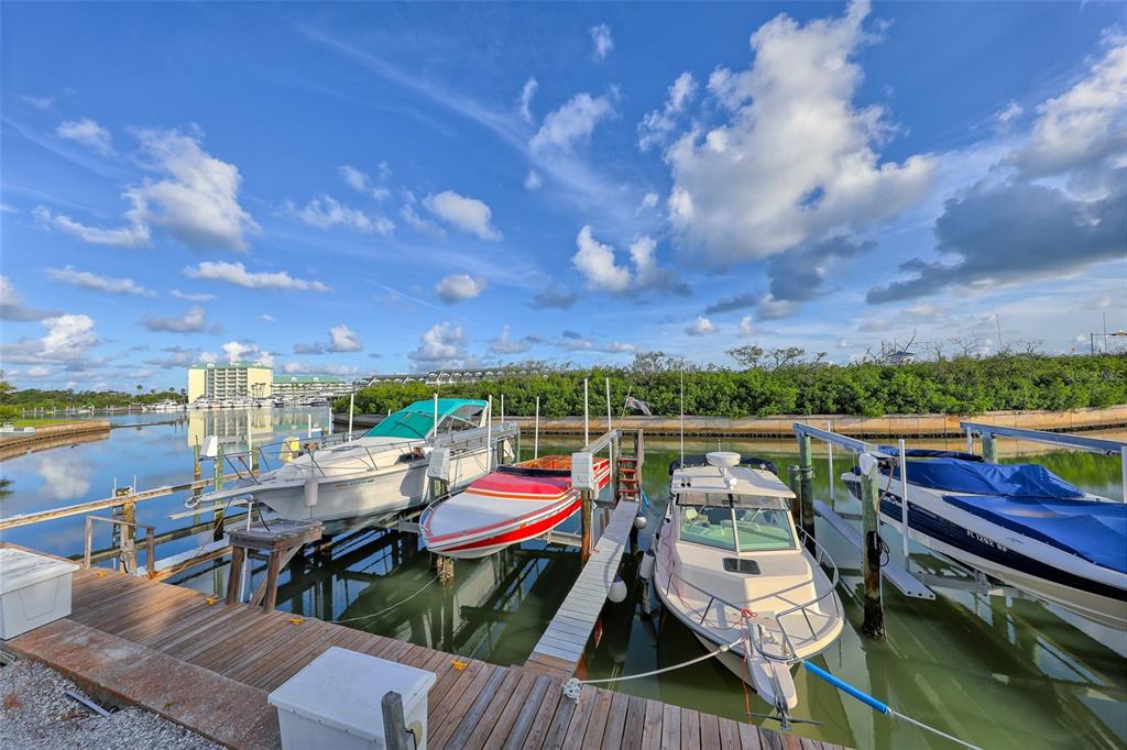 11450 Harbor Way, Unit 5002 Largo, FL 33774 - Photo 21 of 25 an outdoor sitting area with furniture
