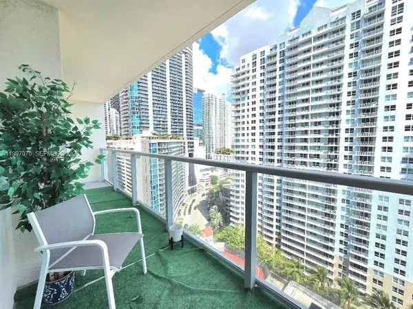 $3,100 | 1155 Brickell Bay Drive, Unit 2006, Miami, FL 33131