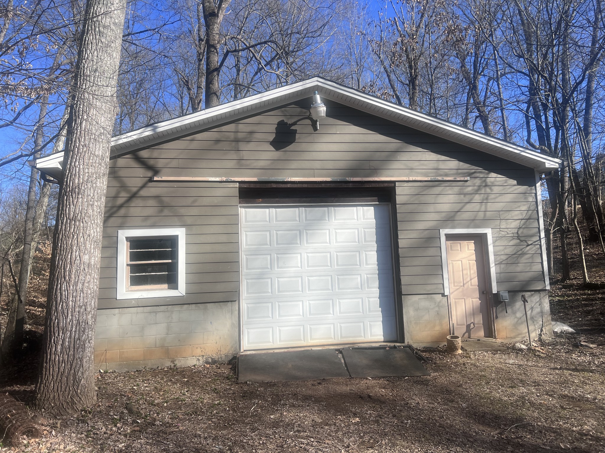 2189 Whitfield Road Clarksville, TN 37040 - Photo 16 of 24 a view of a house with a yard