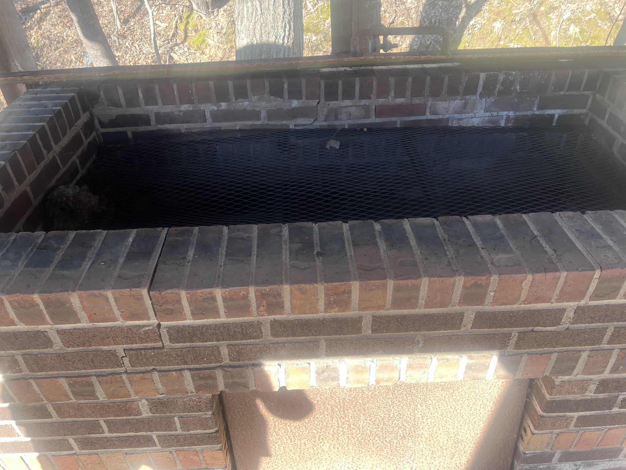 2189 Whitfield Road Clarksville, TN 37040 - Photo 18 of 24 a bathroom with a bathtub
