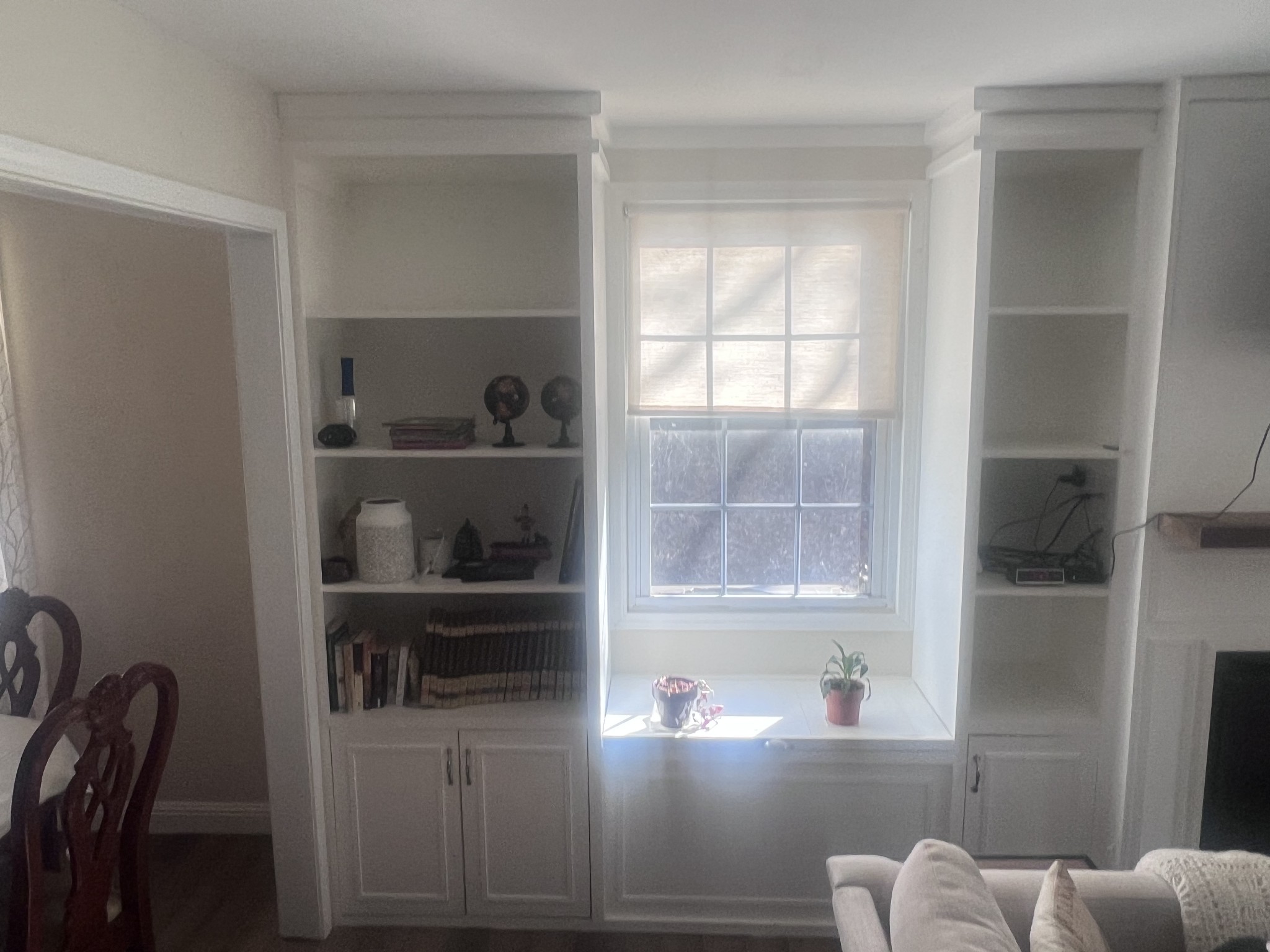 2189 Whitfield Road Clarksville, TN 37040 - Photo 5 of 24 a living room with furniture and a window