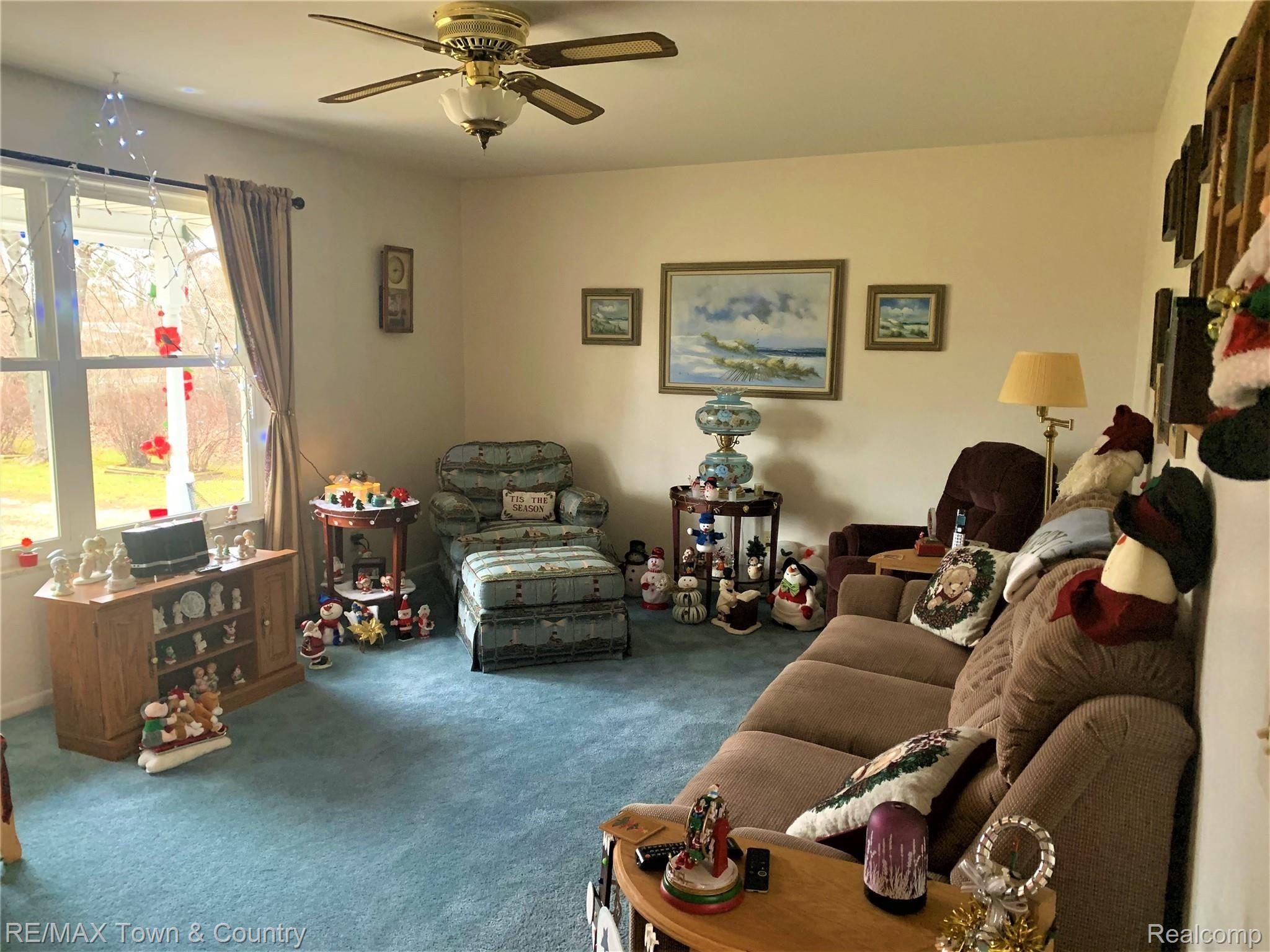 13396 Duffield Road Montrose, MI 48457 - Photo 10 of 28 Duffield livin.jpg