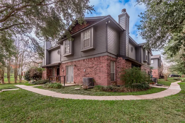 $1,295 | 1228 Ave O, Unit B, Huntsville, TX 77340