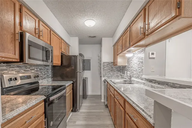 $1,295 | 1228 Ave O, Unit B, Huntsville, TX 77340