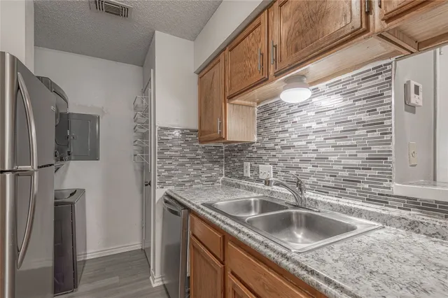 $1,295 | 1228 Ave O, Unit B, Huntsville, TX 77340