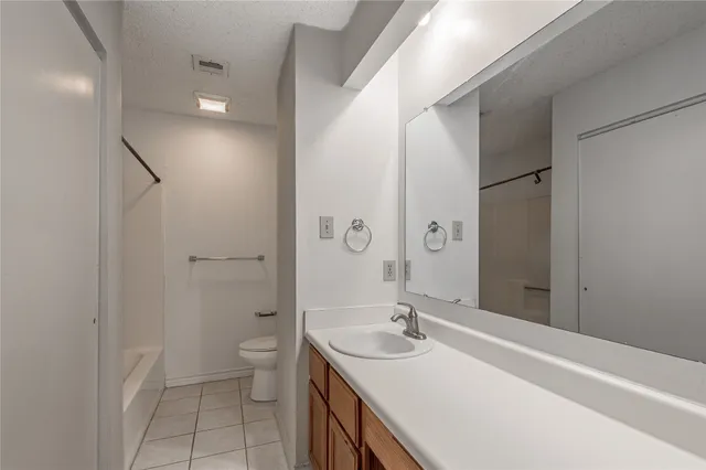 $1,295 | 1228 Ave O, Unit B, Huntsville, TX 77340