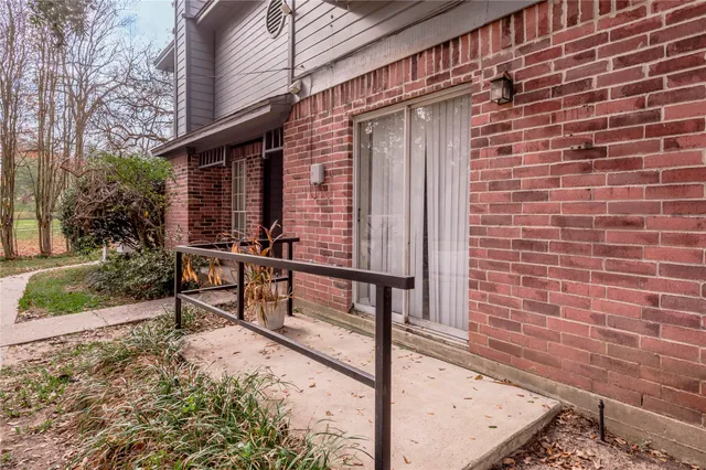 $1,295 | 1228 Ave O, Unit B, Huntsville, TX 77340