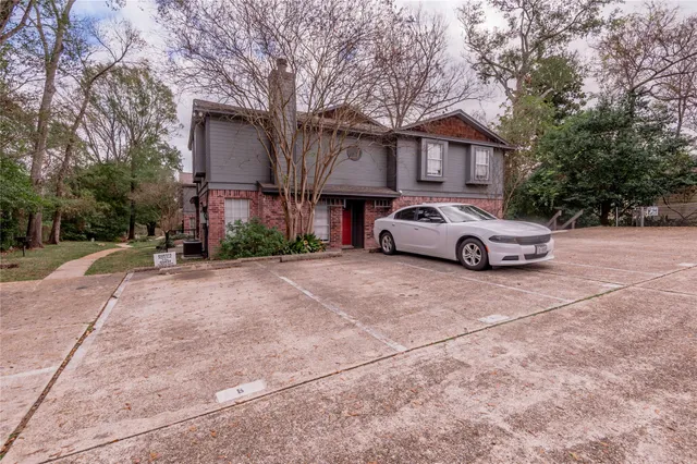 $1,295 | 1228 Ave O, Unit B, Huntsville, TX 77340