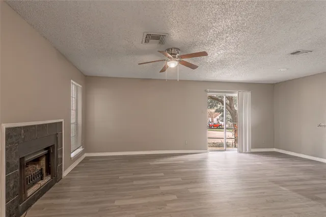 $1,295 | 1228 Ave O, Unit B, Huntsville, TX 77340