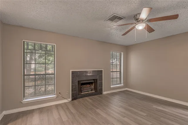 $1,295 | 1228 Ave O, Unit B, Huntsville, TX 77340