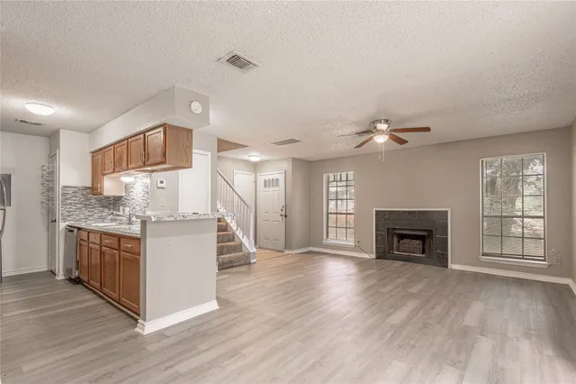 $1,295 | 1228 Ave O, Unit B, Huntsville, TX 77340