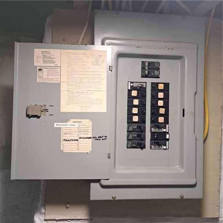 439 Longfellow Street Vandergrift, PA 15690 - Photo 36 of 49 a bathroom with a bathtub