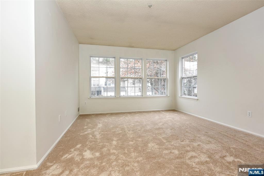 1499 Cornwall Road Mahwah, NJ 07430 - Photo 11 of 26 an empty room with windows