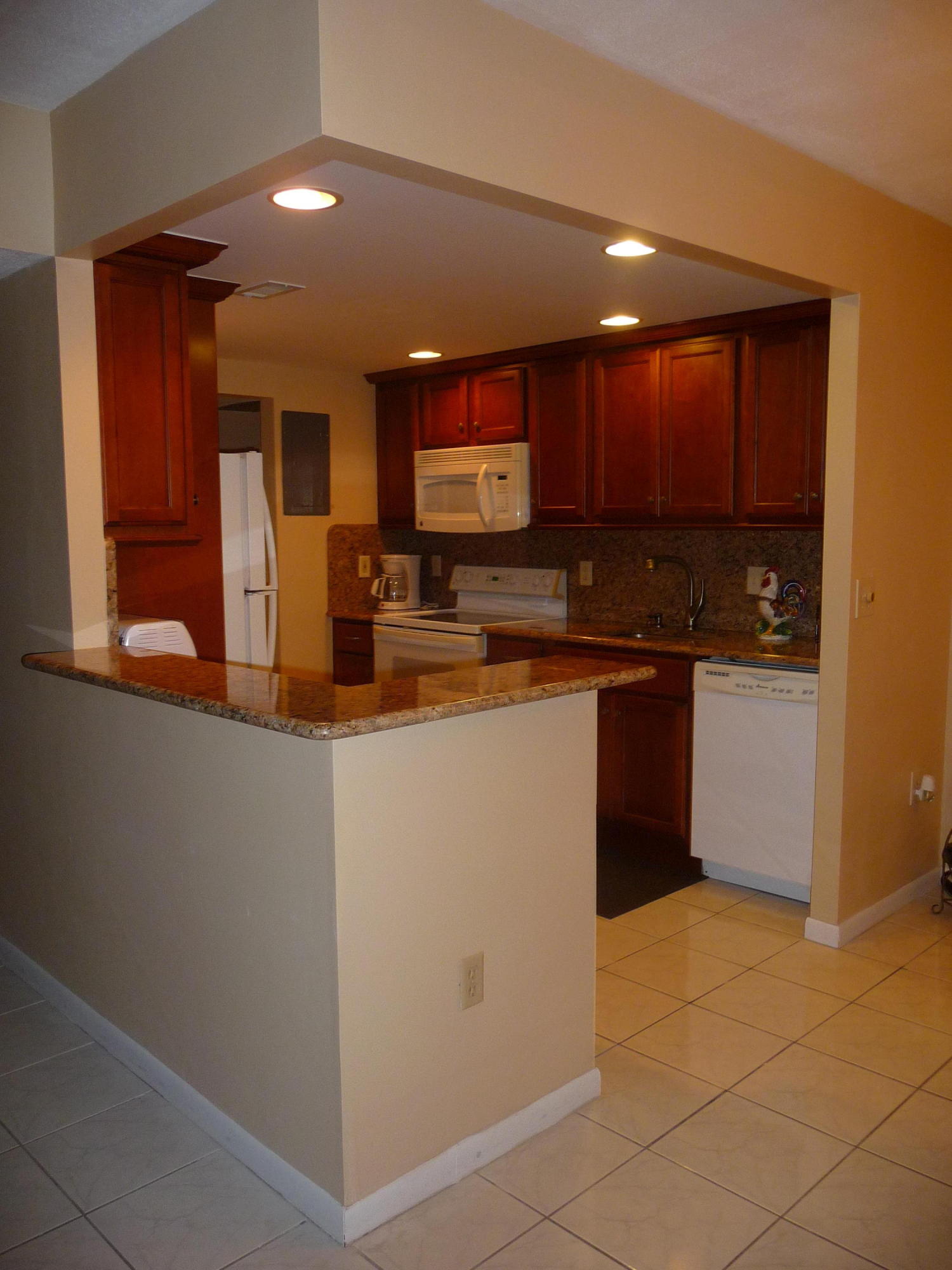 951 De Soto Road, Unit 228 Boca Raton, FL 33432 - Photo 12 of 32 KITCHEN