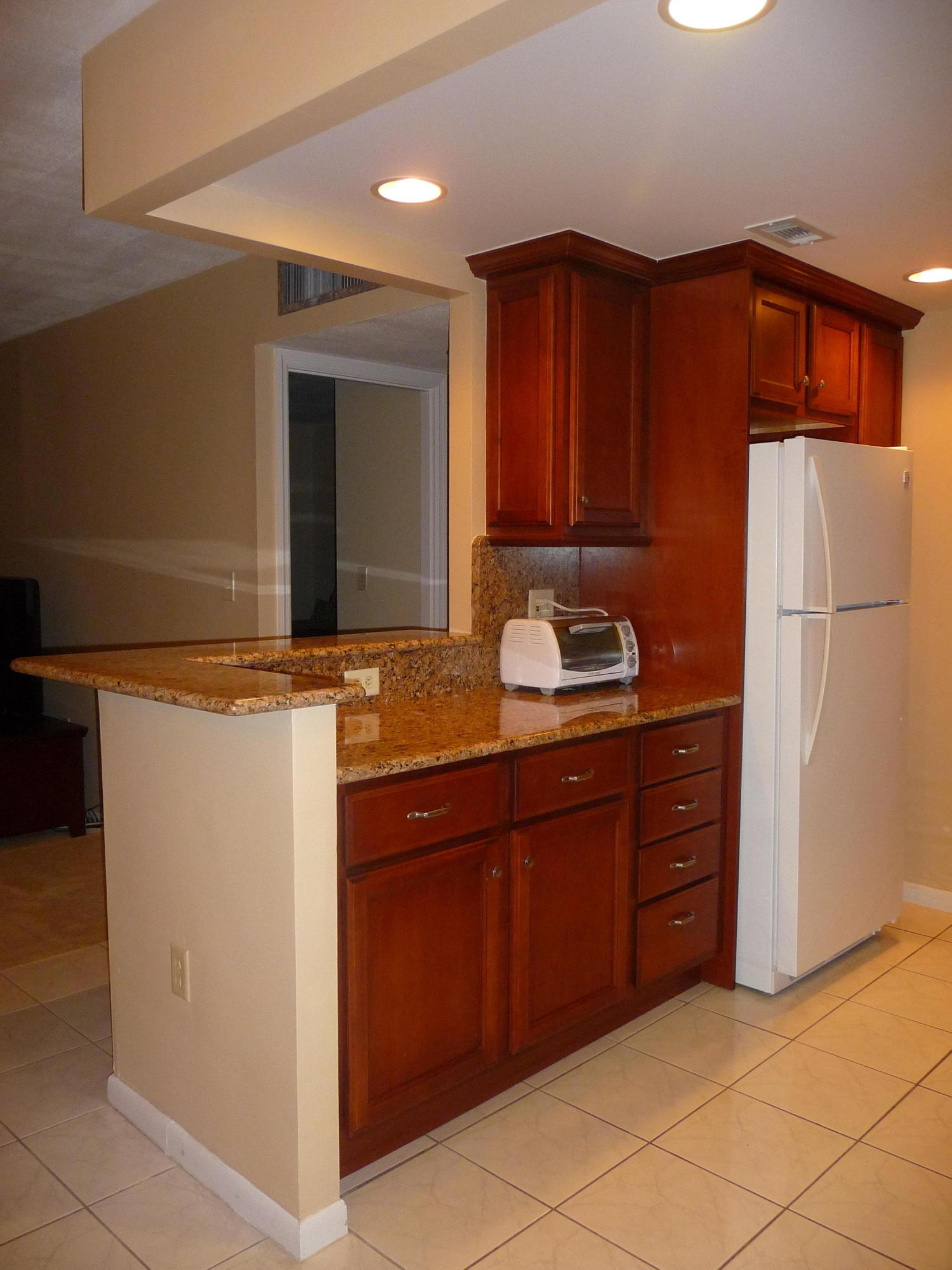 951 De Soto Road, Unit 228 Boca Raton, FL 33432 - Photo 13 of 32 KITCHEN