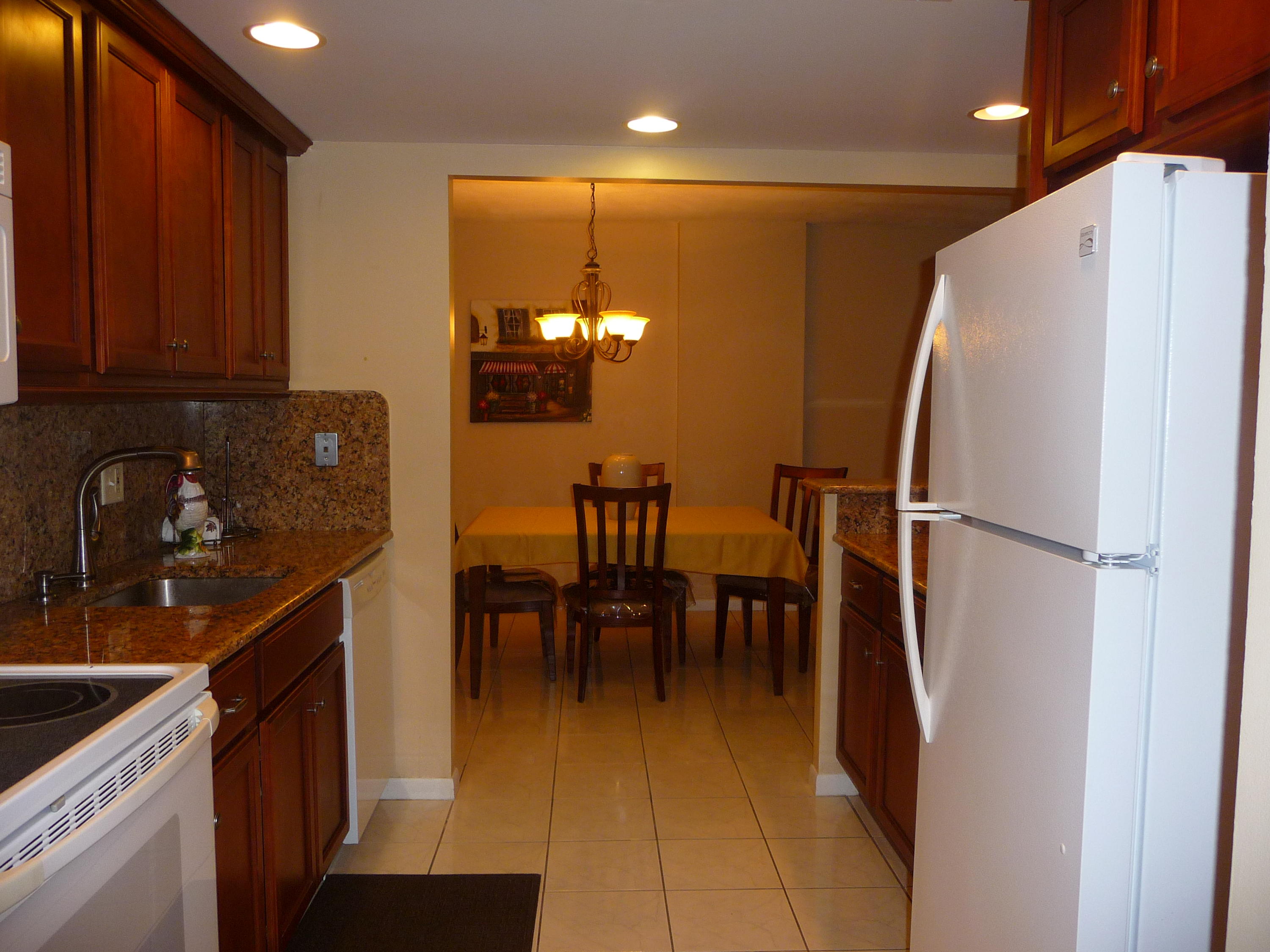 951 De Soto Road, Unit 228 Boca Raton, FL 33432 - Photo 15 of 32 KITCHEN