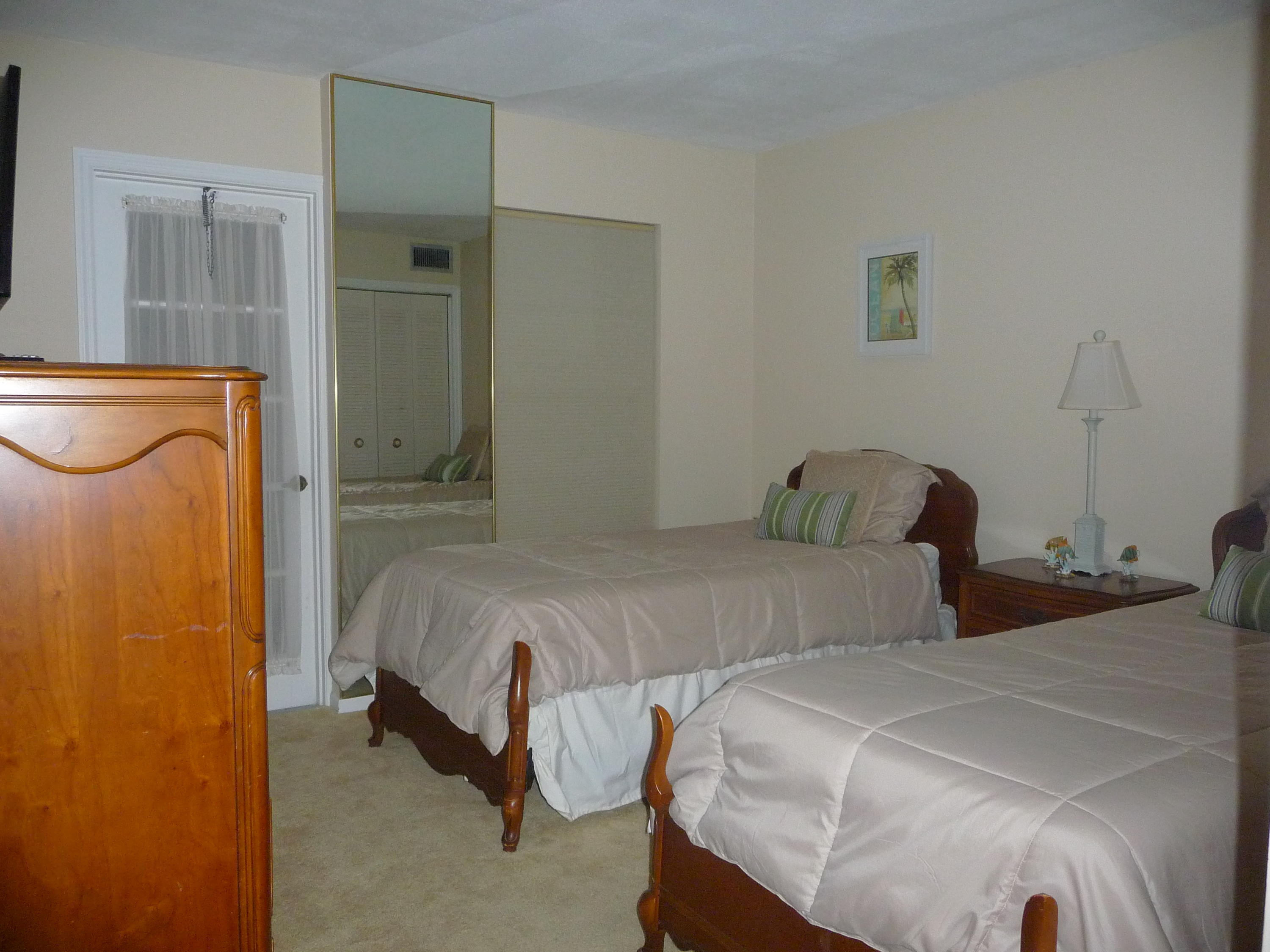 951 De Soto Road, Unit 228 Boca Raton, FL 33432 - Photo 22 of 32 GUEST BEDROOM