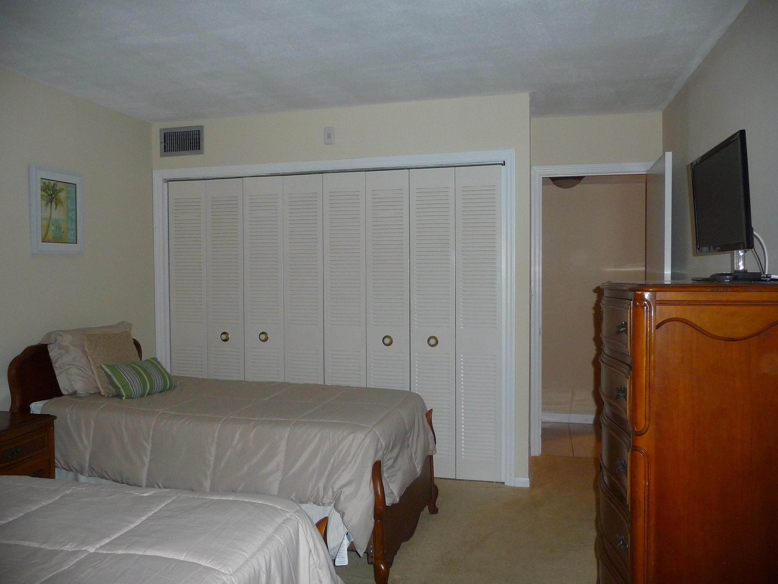 951 De Soto Road, Unit 228 Boca Raton, FL 33432 - Photo 24 of 32 GUEST BEDROOM