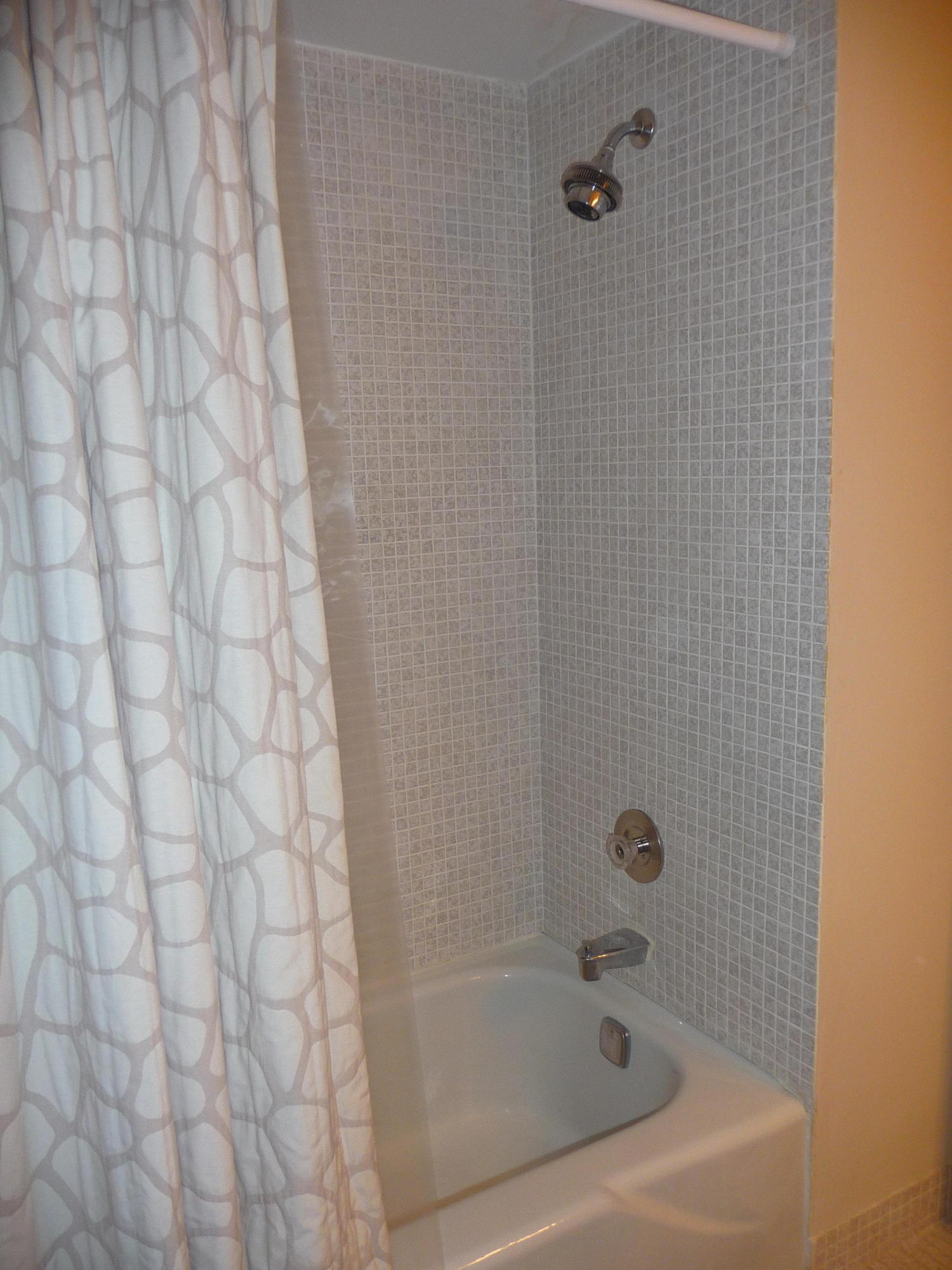 951 De Soto Road, Unit 228 Boca Raton, FL 33432 - Photo 26 of 32 GUEST BATH TUB SHOWER