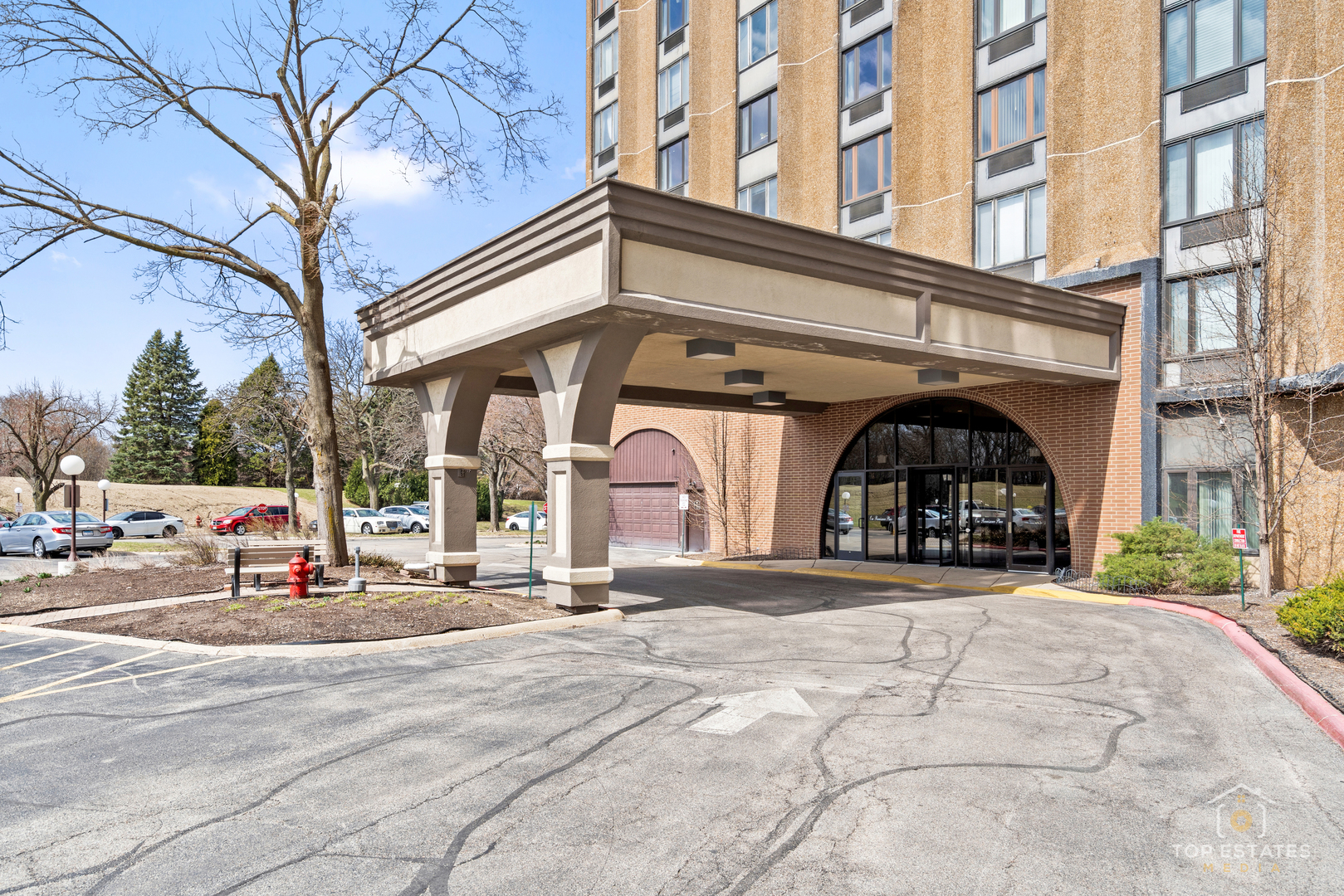 a view of building with a outdoor space