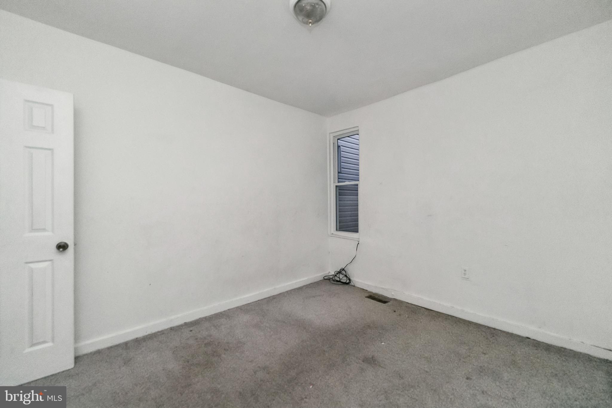 1828 Walbrook Avenue Baltimore, MD 21217 - Photo 11 of 15 a view of a room and window