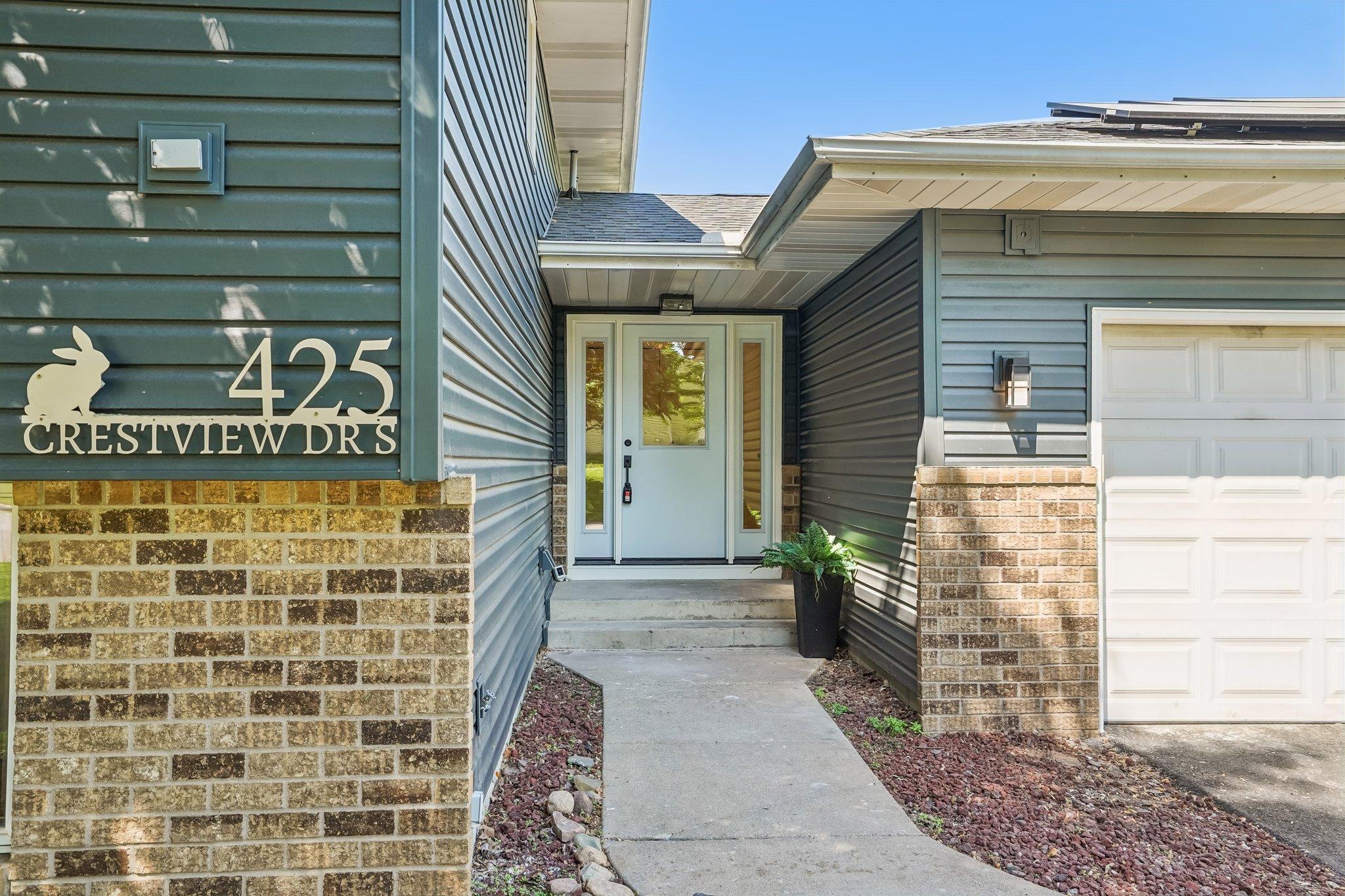 425 Crestview Drive South Maplewood, MN 55119 - Photo 2 of 82