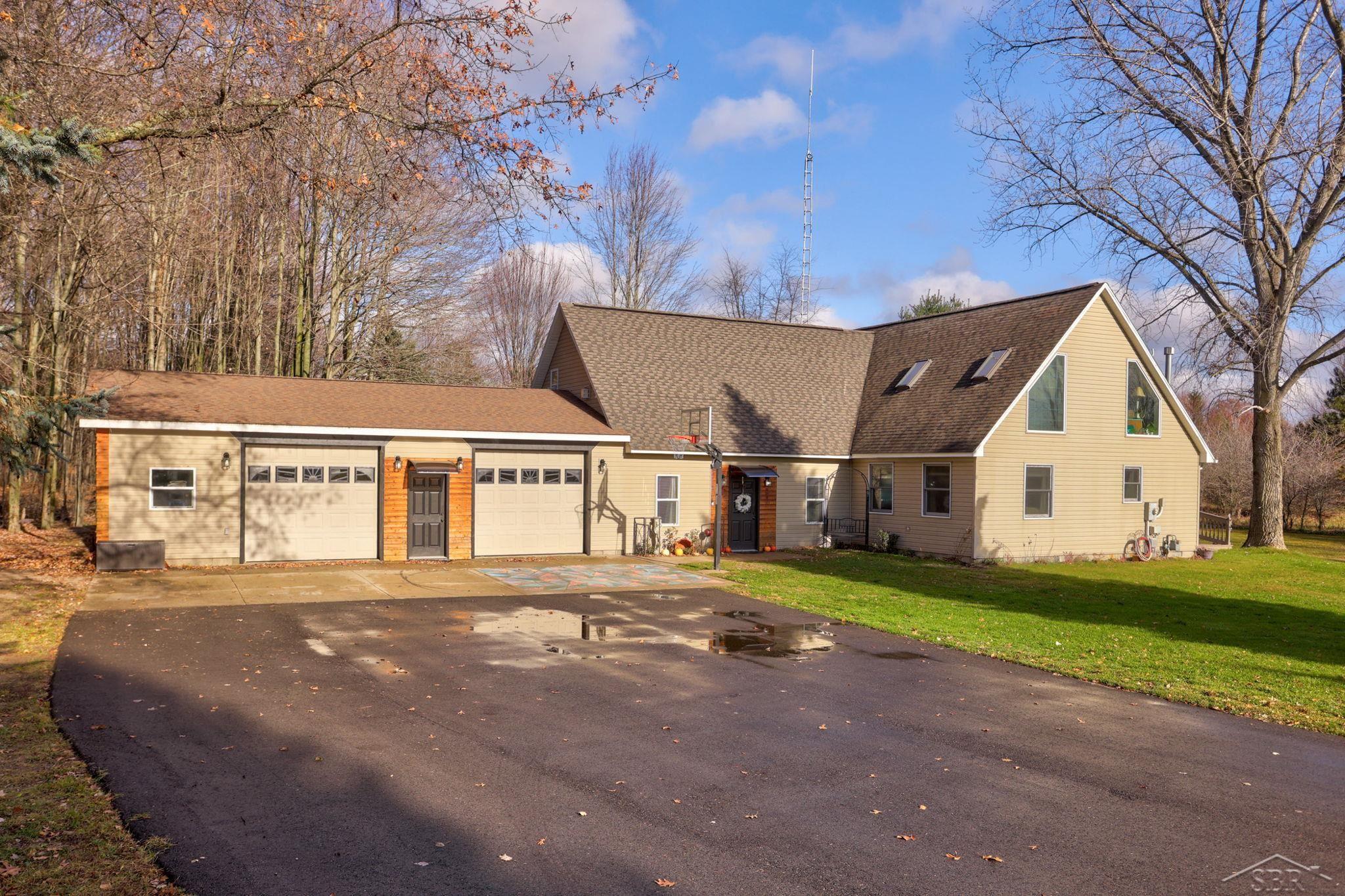2122 Heather Way Gladwin, MI 48624 - Photo 1 of 43