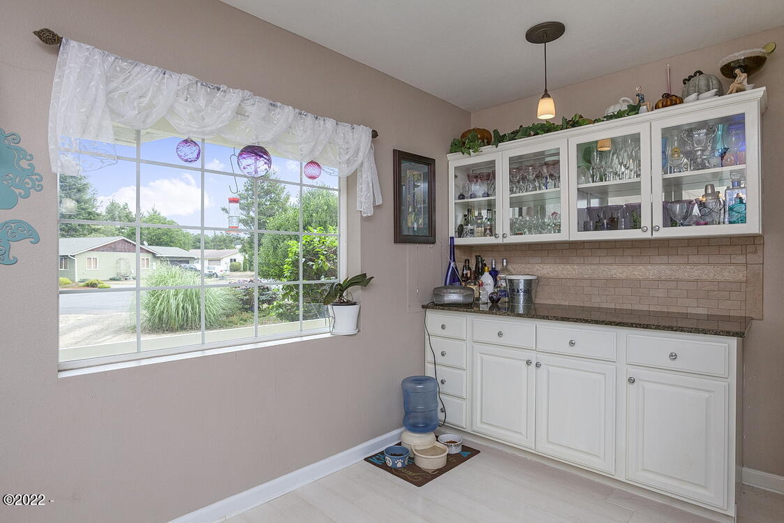 2450 Southwest Fairway Circle Waldport, OR 97394 - Photo 25 of 30 Dining Area
