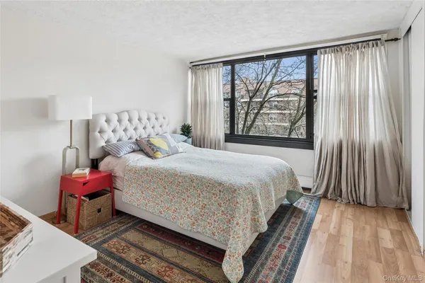 $369,999 | 162-30 Powells Cove Boulevard, Unit 6A | Beechhurst