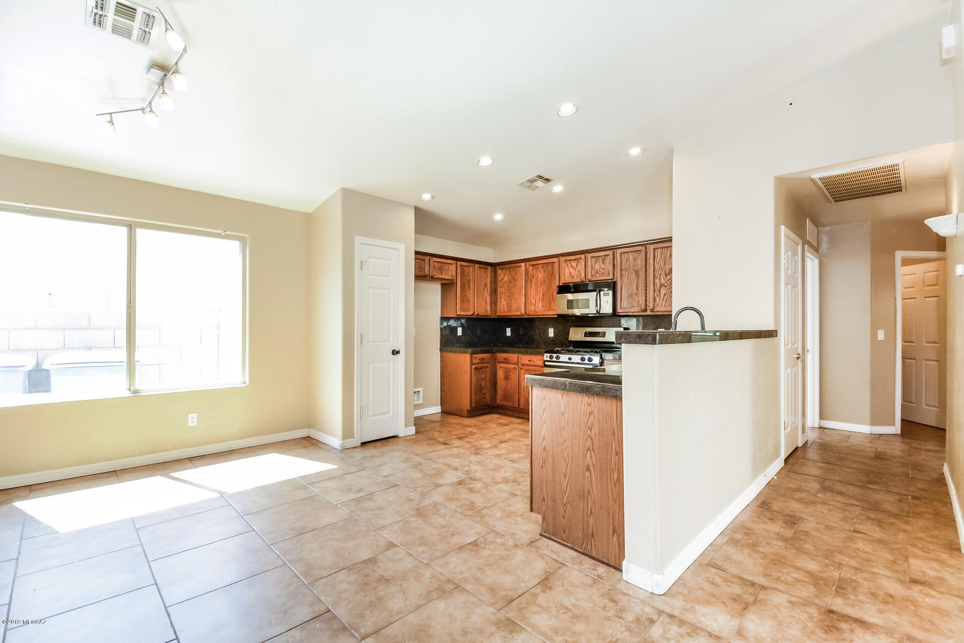 8353 South Bainbridge Road Tucson, AZ 85747 - Photo 10 of 24