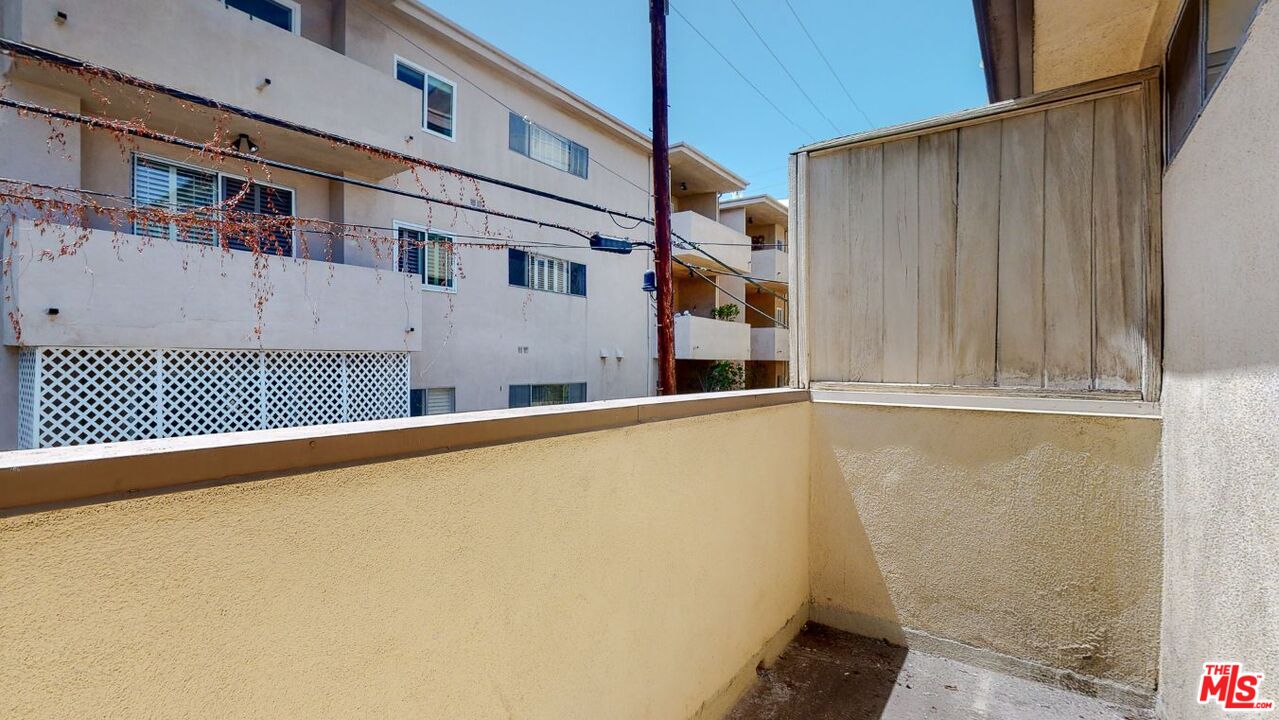 1827 Manning Avenue, Unit 6 Los Angeles, CA 90025 - Photo 21 of 22 a view of a house with a outdoor space