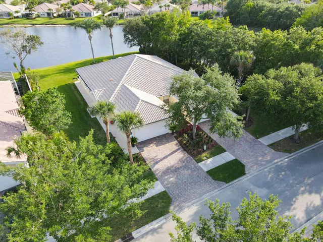 $485,000 | 9193 Southeast Retreat Drive, Hobe Sound, FL 33455