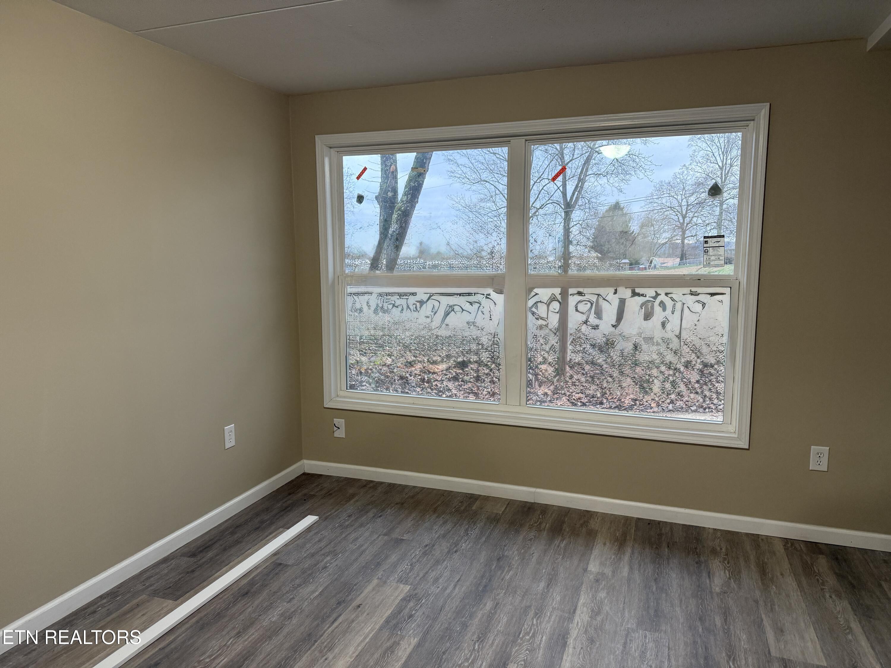 522 College Grove Road Rockwood, TN 37854 - Photo 4 of 19 Living room