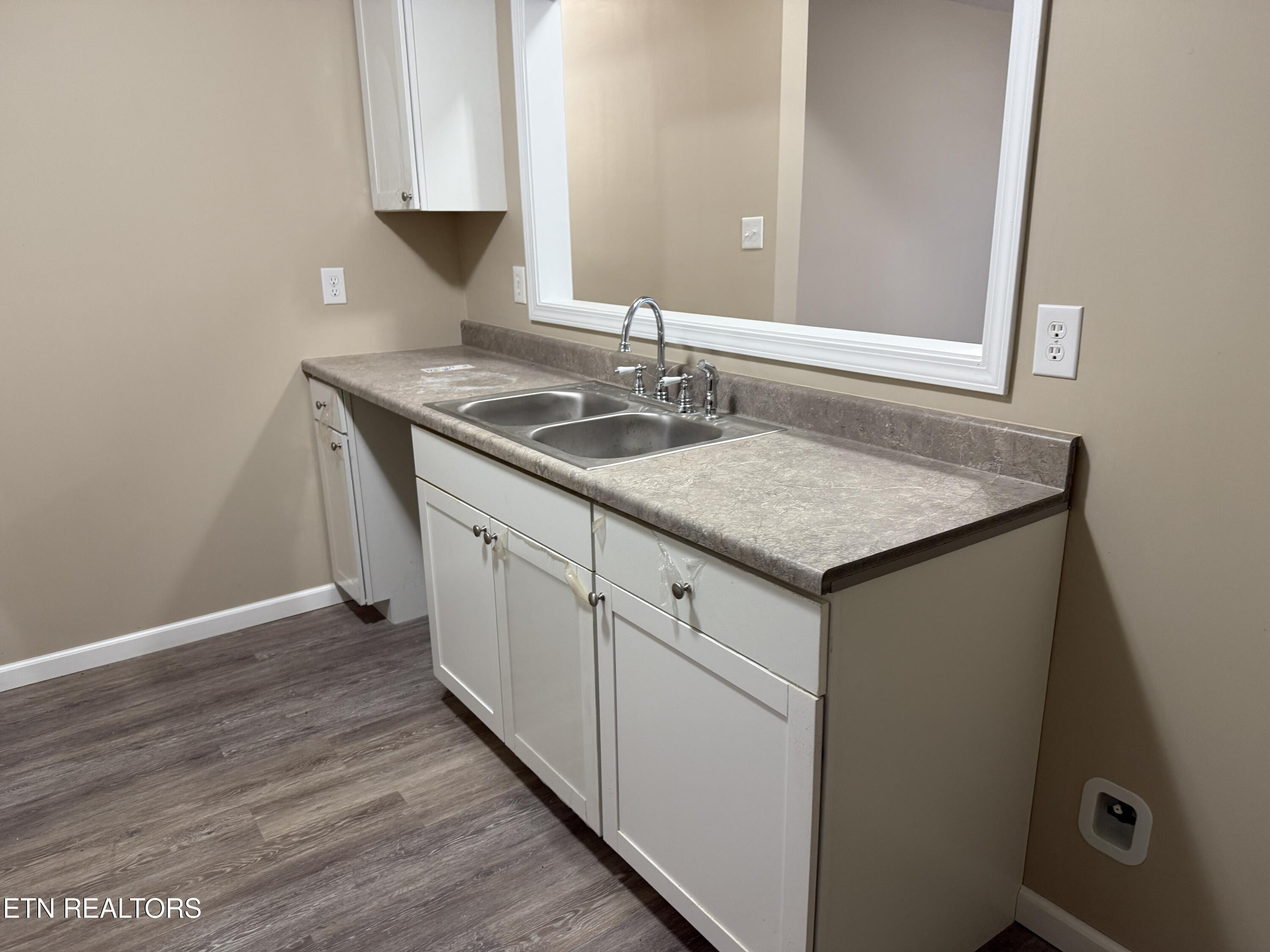 522 College Grove Road Rockwood, TN 37854 - Photo 5 of 16 Bathroom