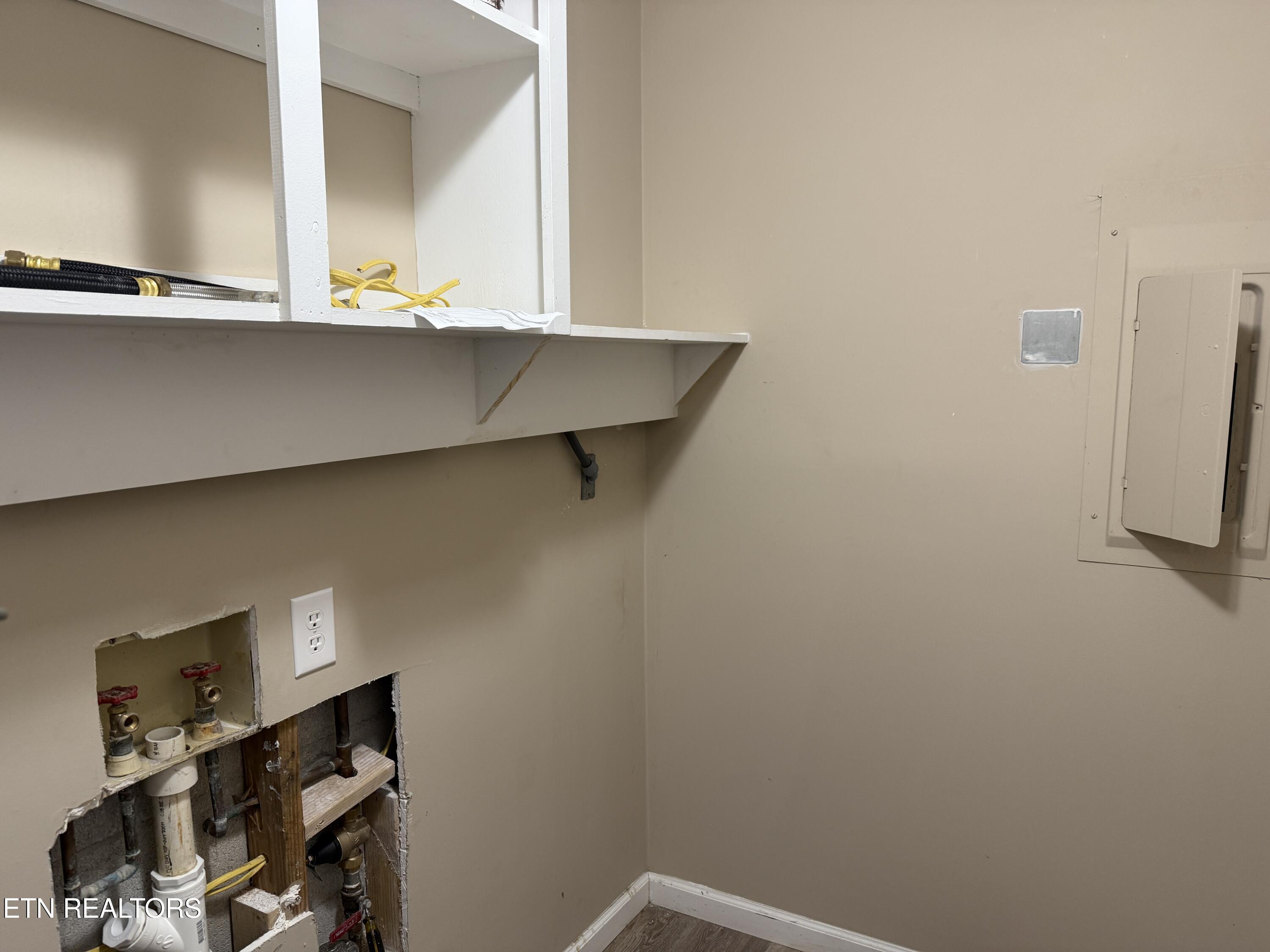 522 College Grove Road Rockwood, TN 37854 - Photo 8 of 19 Laundry room