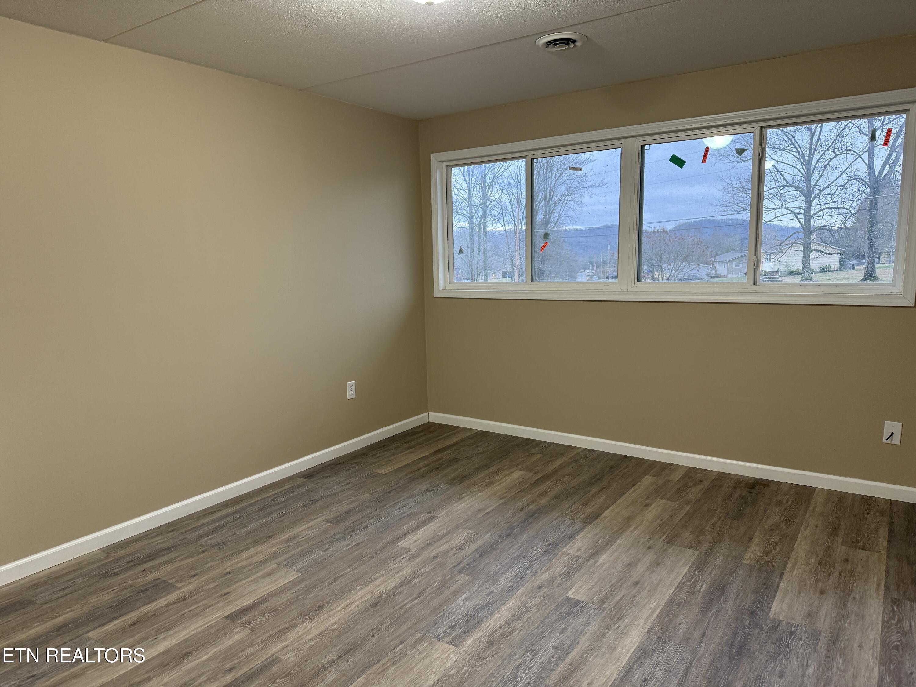 522 College Grove Road Rockwood, TN 37854 - Photo 9 of 16 Master bedroom