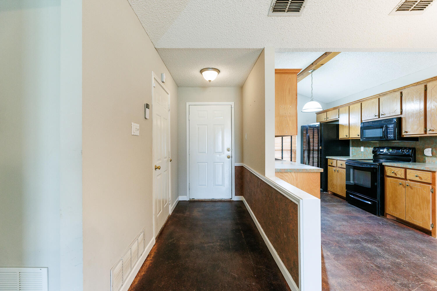 6301 33rd Street Lubbock, TX 79407 - Photo 4 of 41 Entryway