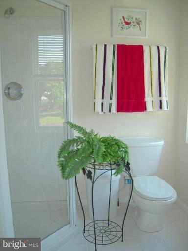 3901 Chantilly Road Chantilly, VA 20151 - Photo 22 of 28 Bedroom #2 Bathroom
