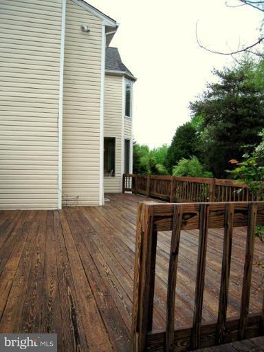 3901 Chantilly Road Chantilly, VA 20151 - Photo 9 of 28 Deck