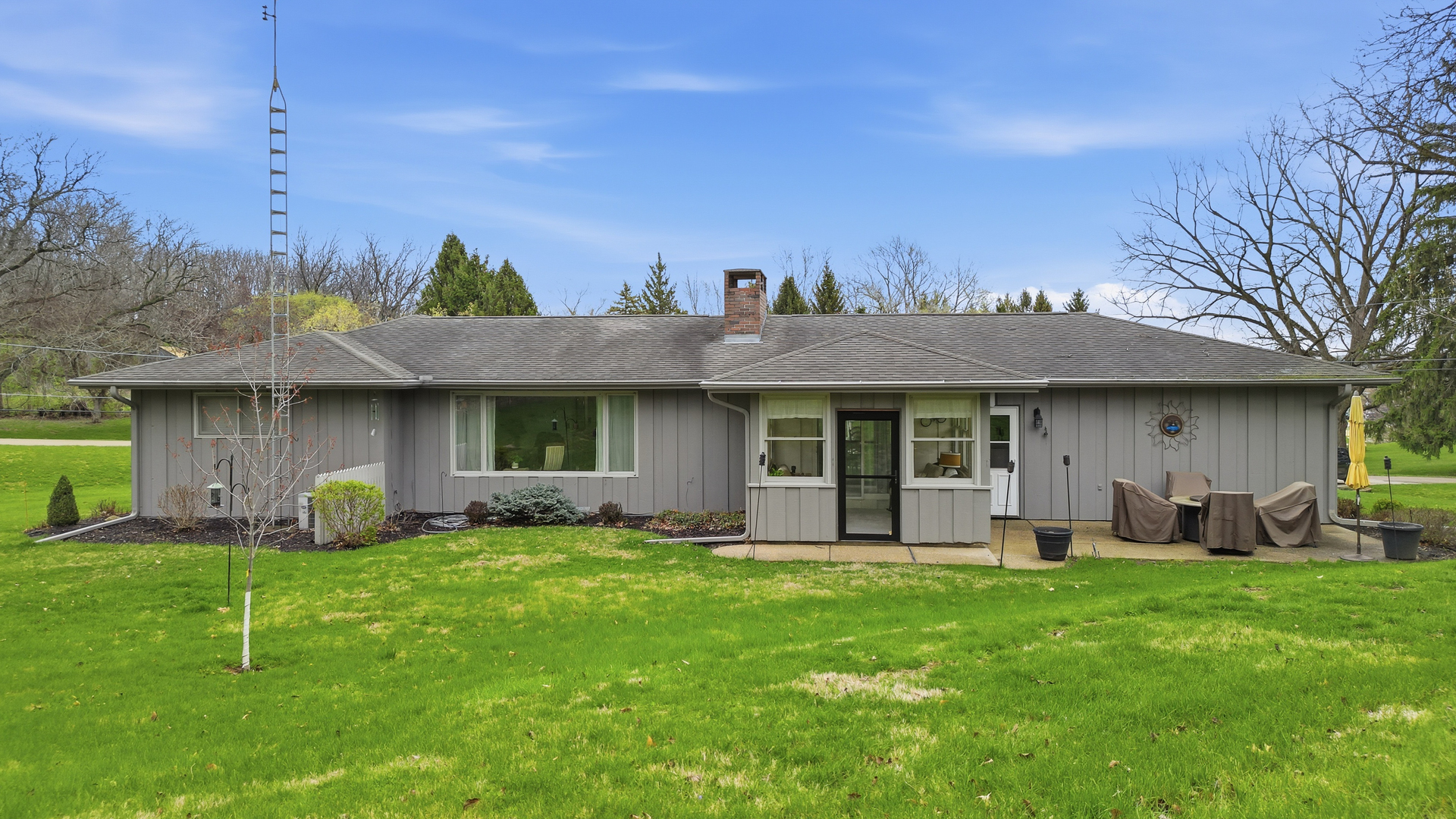 476 Timberland Drive Dixon, IL 61021 - Photo 5 of 32 a view of a house with backyard and sitting area