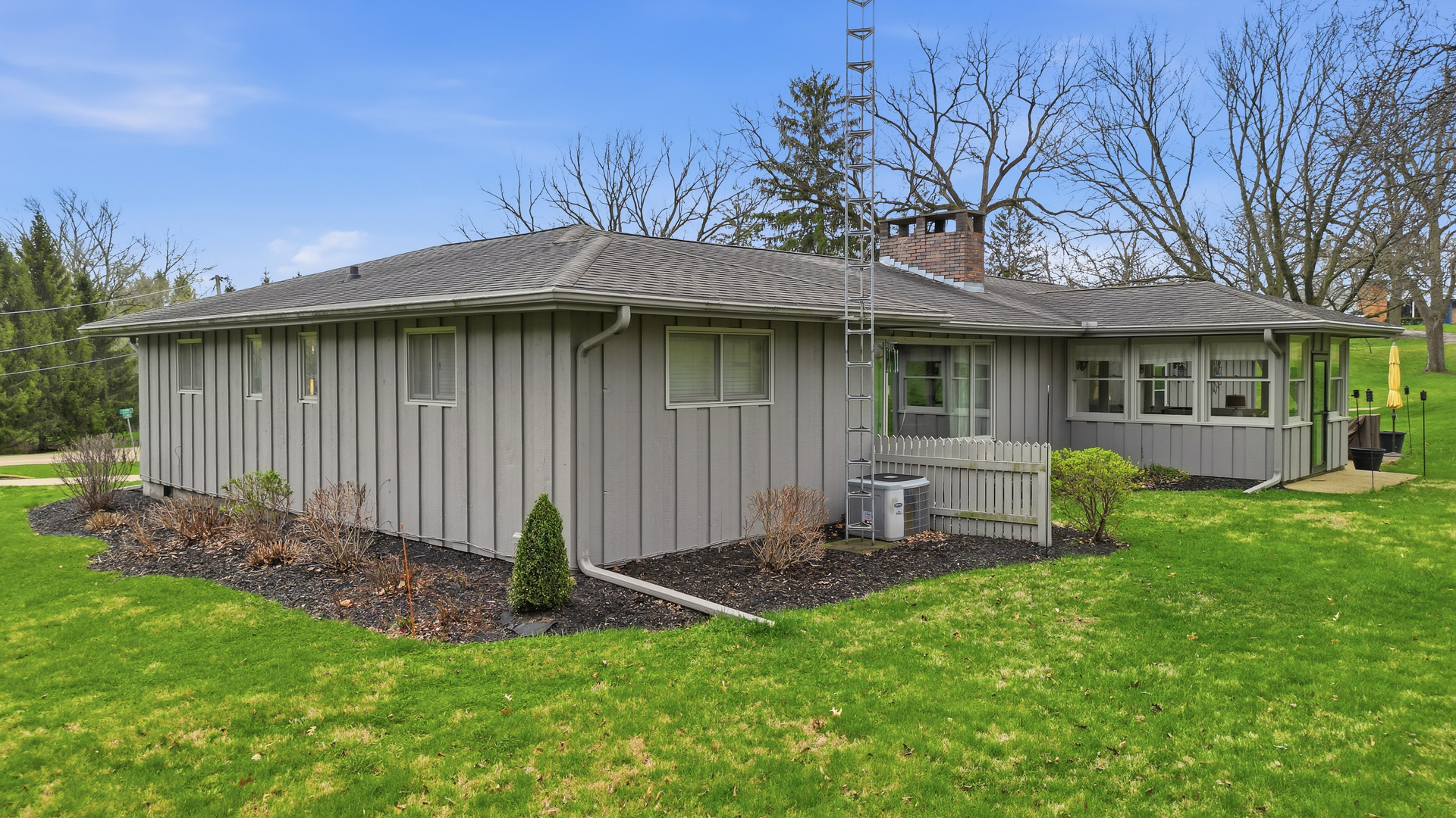 476 Timberland Drive Dixon, IL 61021 - Photo 6 of 32 a front view of a house with garden