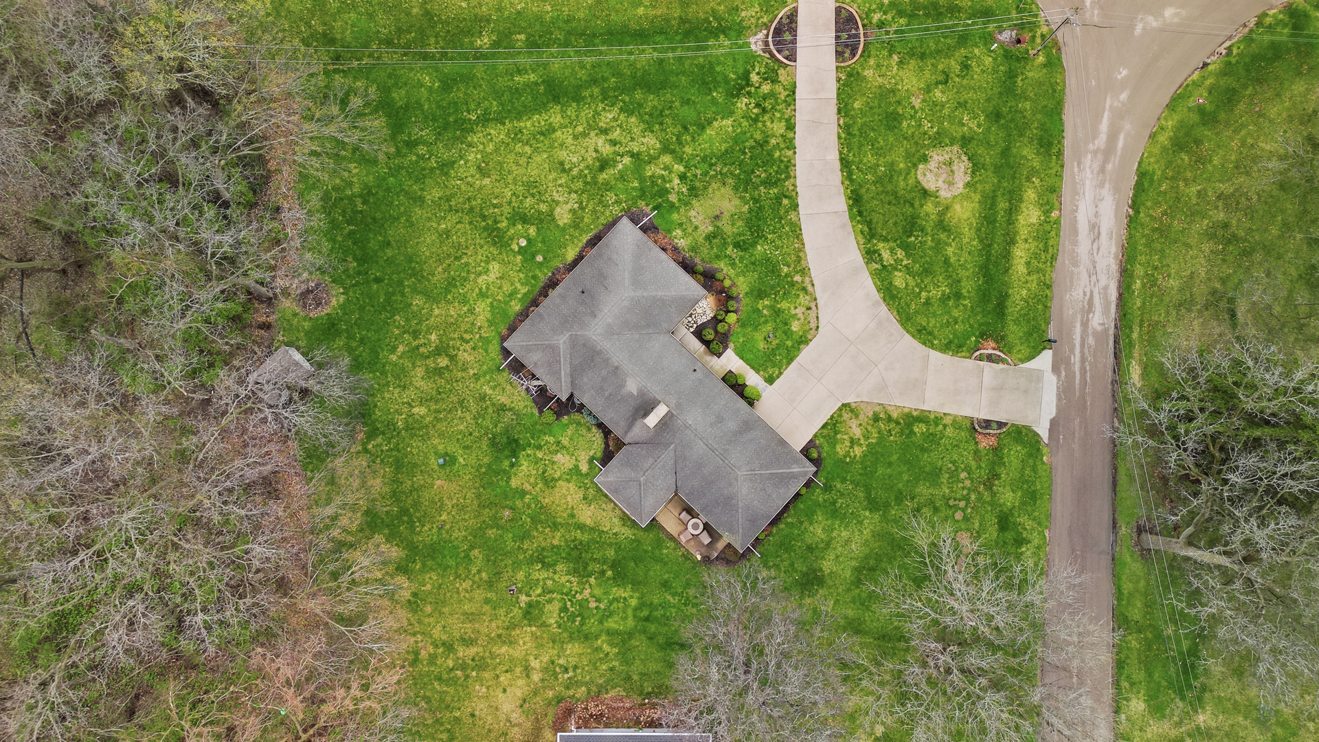 476 Timberland Drive Dixon, IL 61021 - Photo 8 of 32 an aerial view of residential house with outdoor space and trees all around