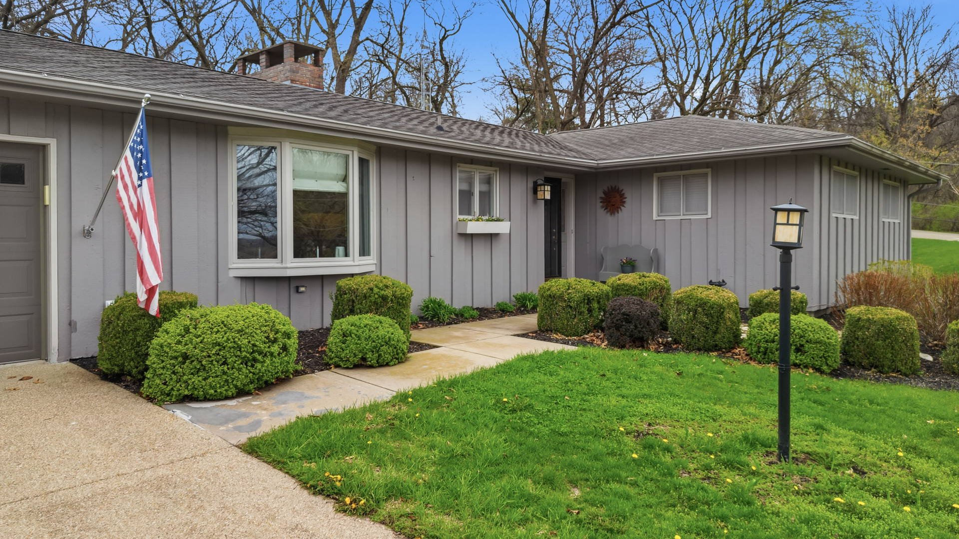 476 Timberland Drive Dixon, IL 61021 - Photo 10 of 32 a front view of a house with garden