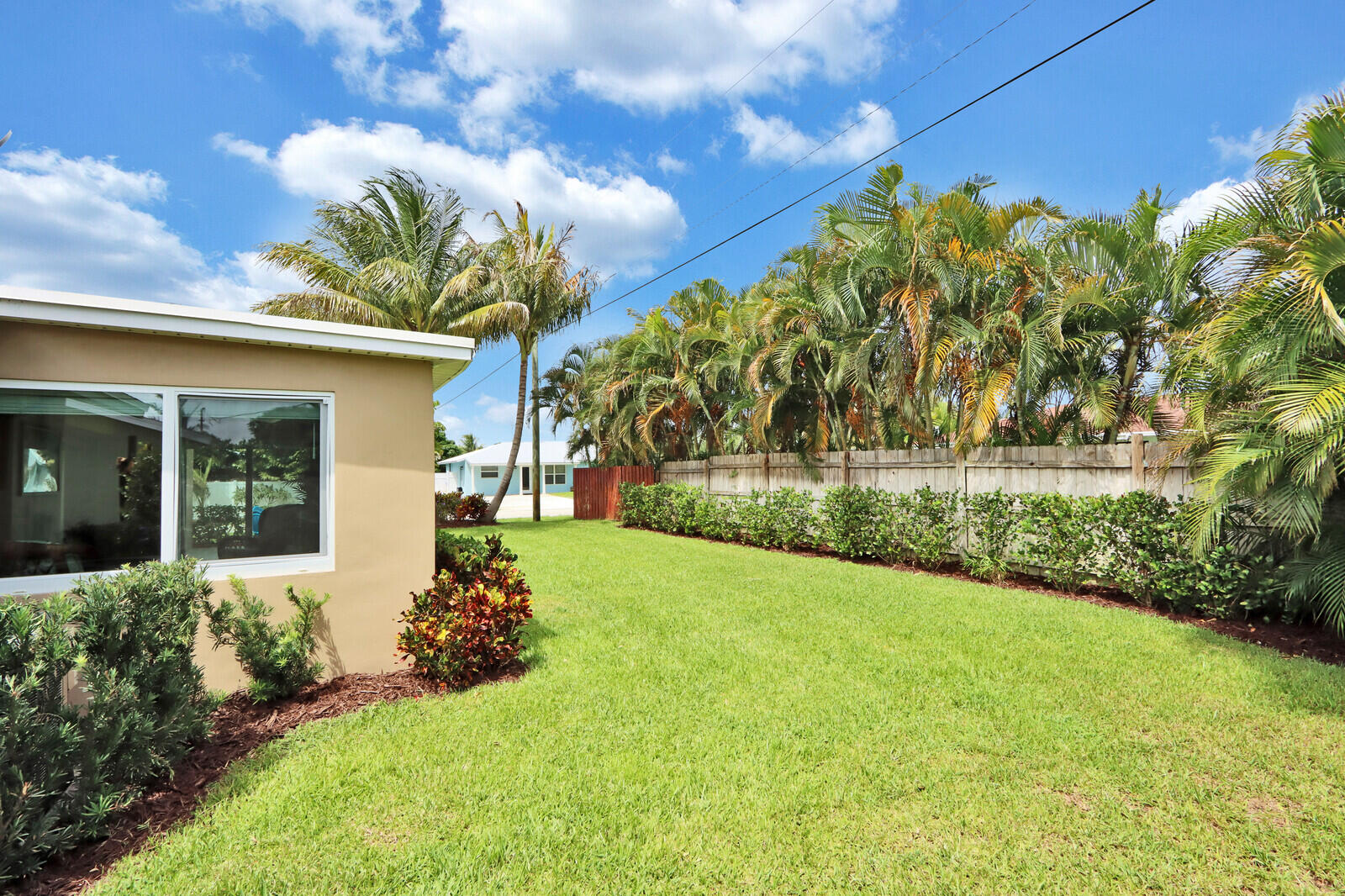 1615 Venus Avenue Jupiter, FL 33469 - Photo 23 of 24 Side Yard