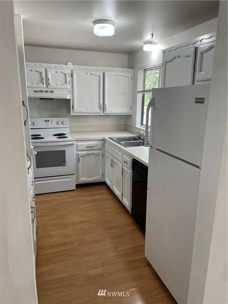 10018 Northeast 202nd Street Bothell, WA 98011 - Photo 5 of 17