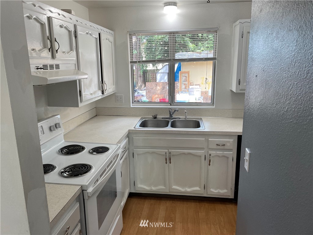 10018 Northeast 202nd Street Bothell, WA 98011 - Photo 7 of 17