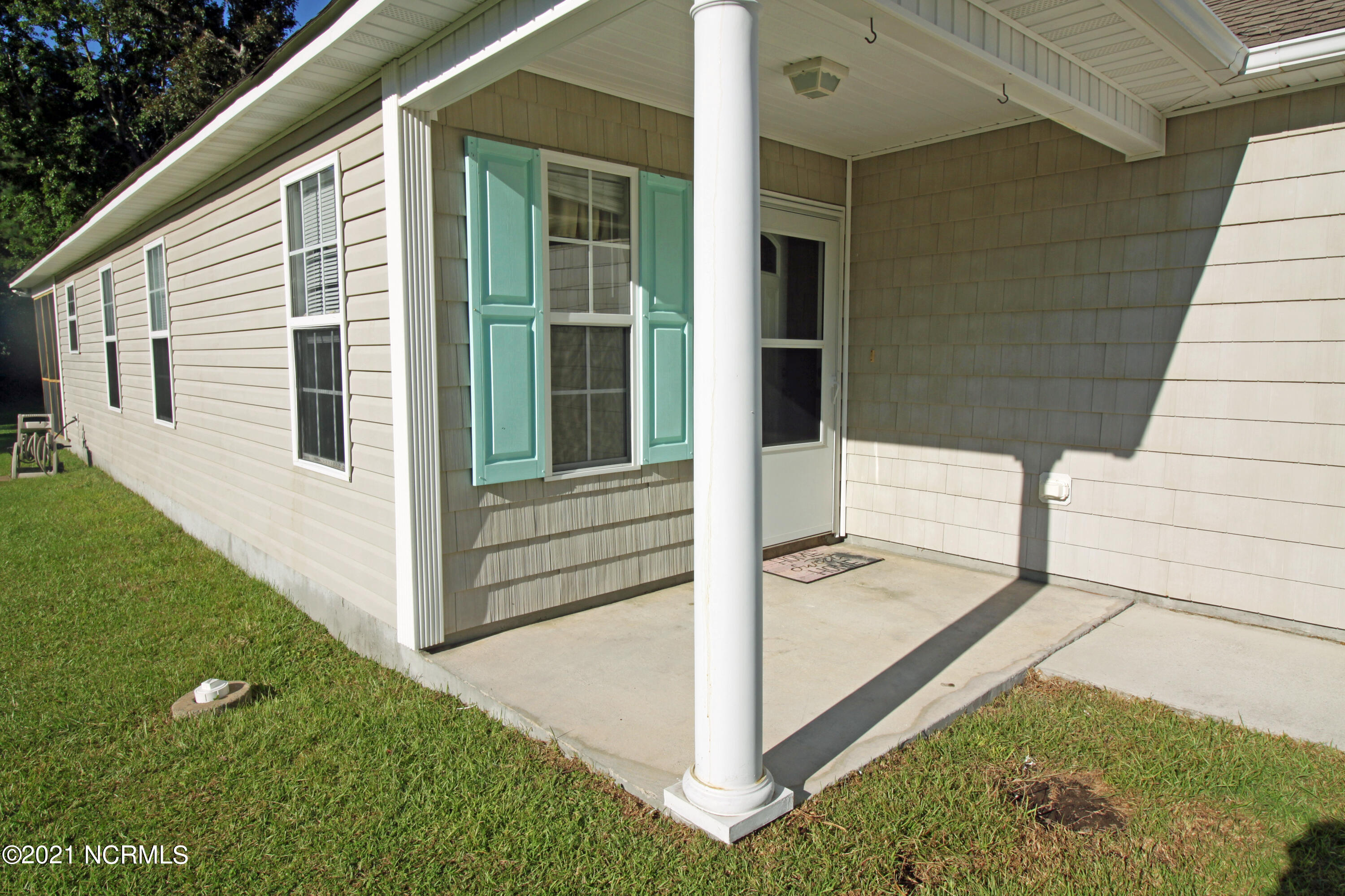 113 Bay Tree Circle Hampstead, NC 28443 - Photo 19 of 19 Side