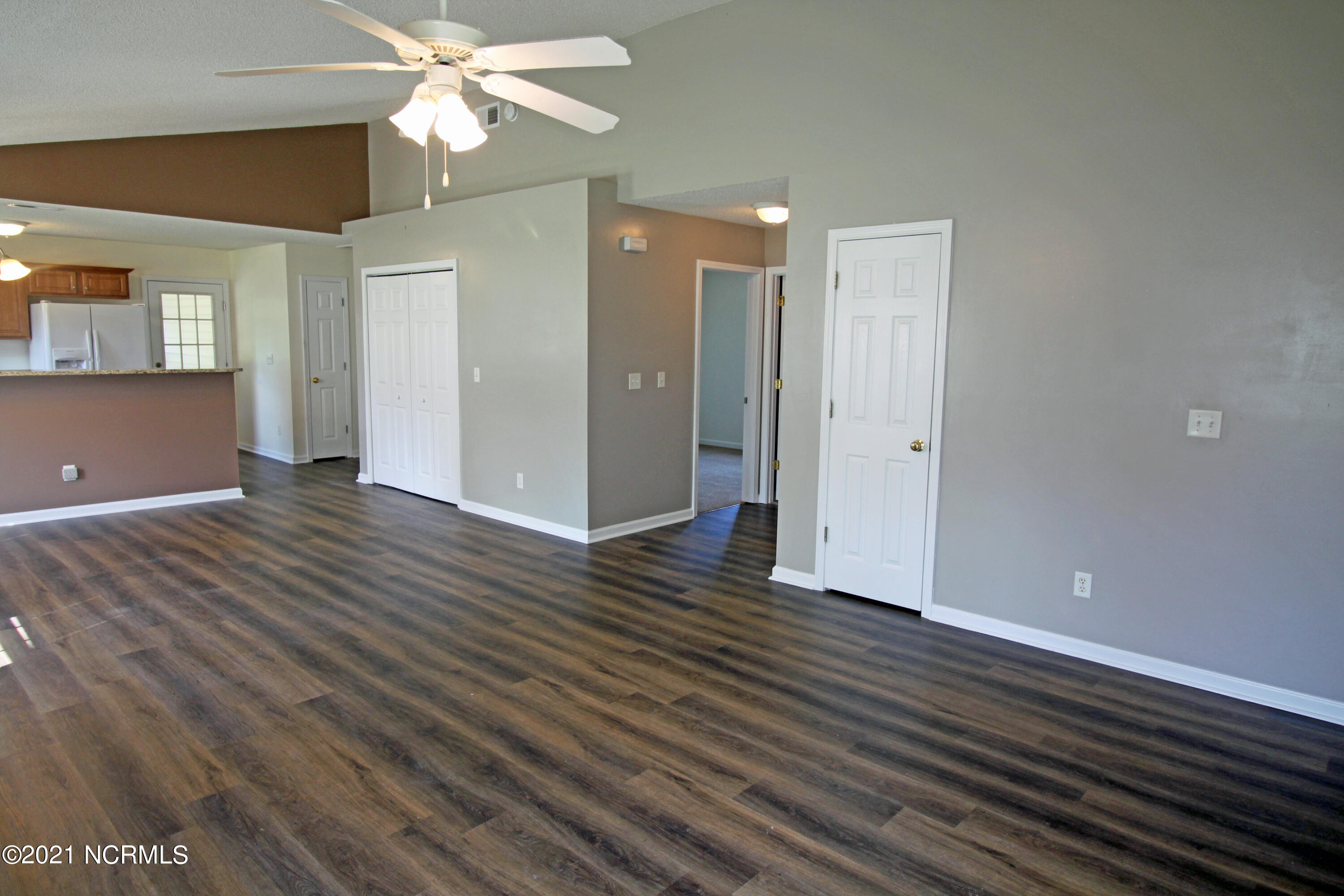 113 Bay Tree Circle Hampstead, NC 28443 - Photo 6 of 19 Living area