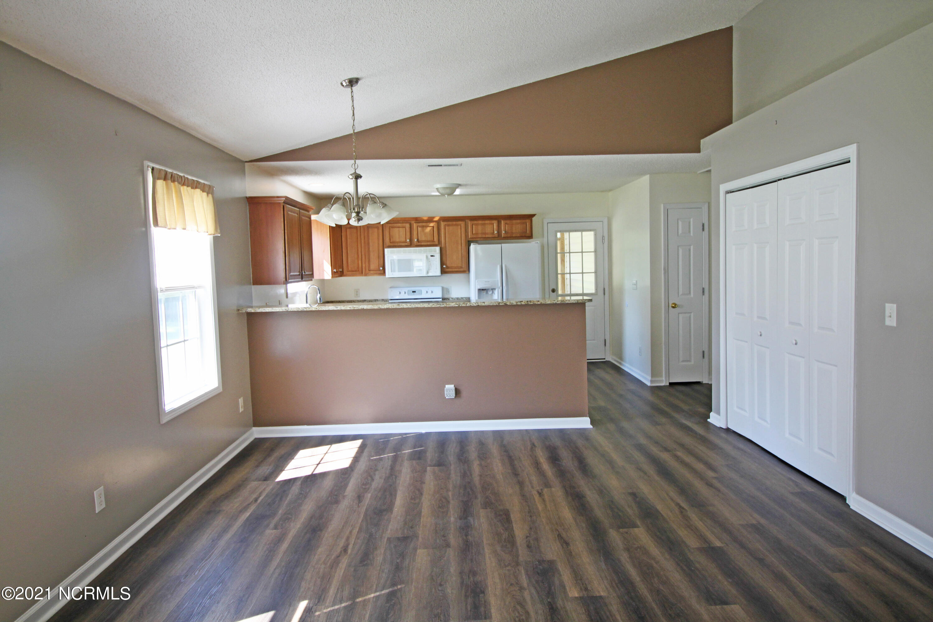 113 Bay Tree Circle Hampstead, NC 28443 - Photo 7 of 19 Dining area