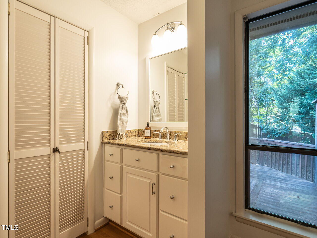 301 Ashebrook Drive Raleigh, NC 27609 - Photo 21 of 31 Primary bathroom